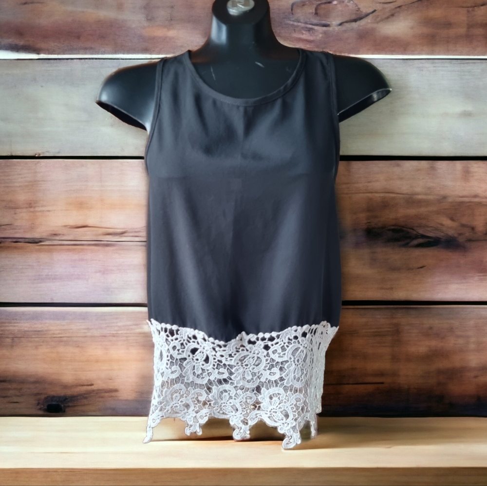 Monteau Sleeveless Embroidered Sleeveless Top